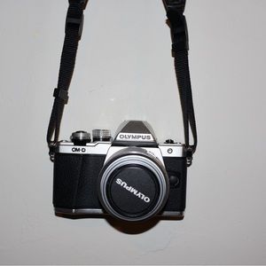 Olympus E-M10 Mar II micro 4/3 digital camera